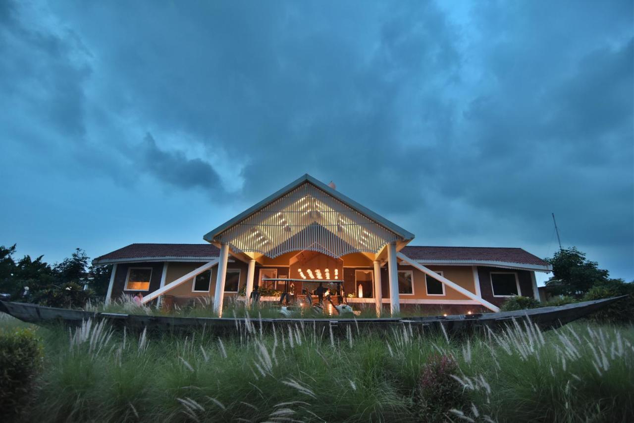 Swosti Chilika Resort Kanaipur Exteriör bild